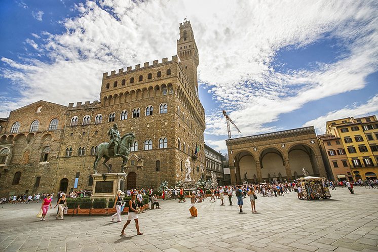 Old Palace (Palazzo Vecchio) on Square of Signora (Piazza della