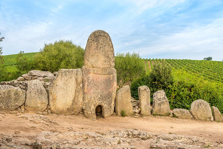 Coddu Vecchiu - Giants grave near the nuraghe Prisgiona