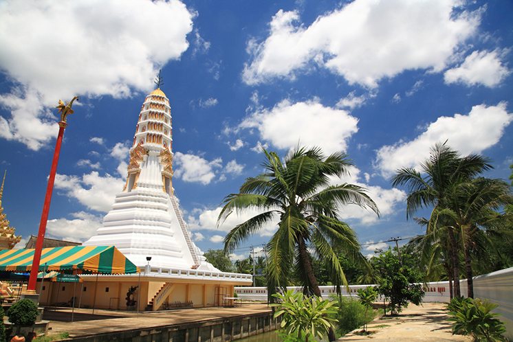 Whai pagoda against blue sky and cloud