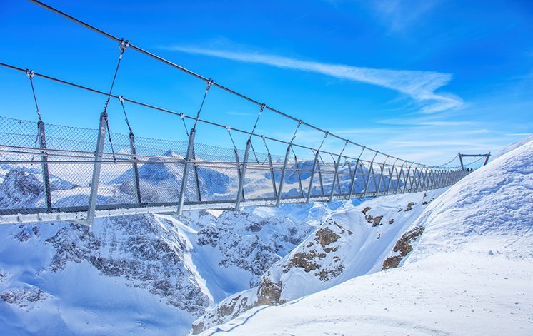 Titlis Cliff Walk suspension bridge