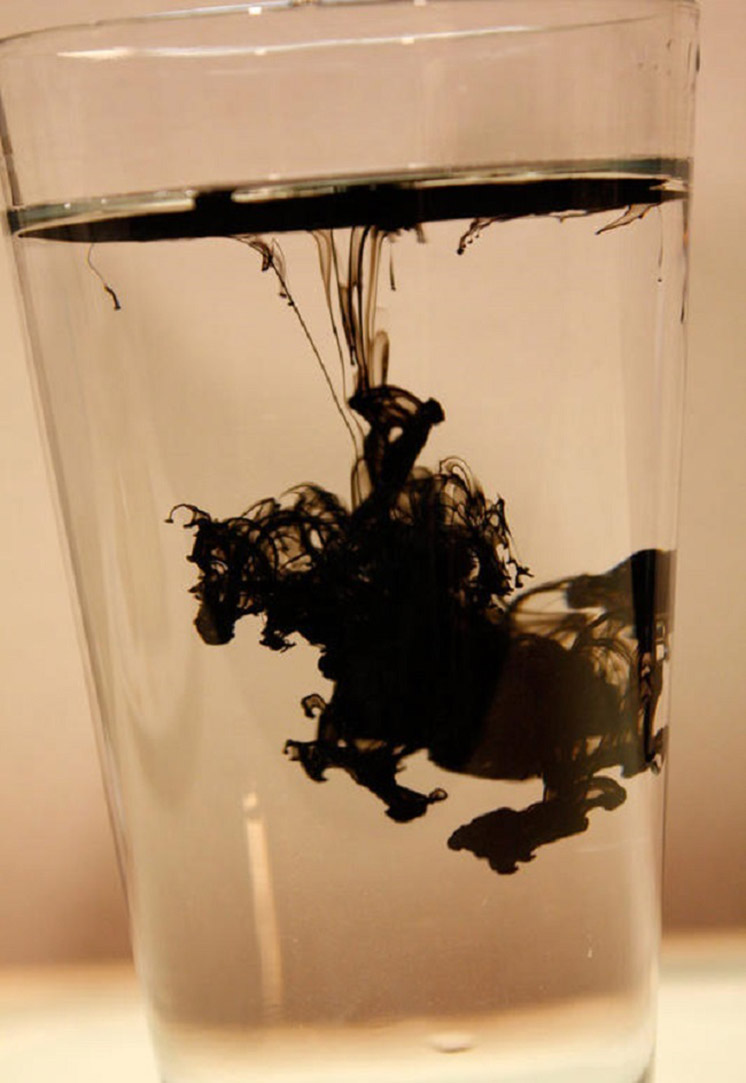 18-ink-in-a-glass-of-water