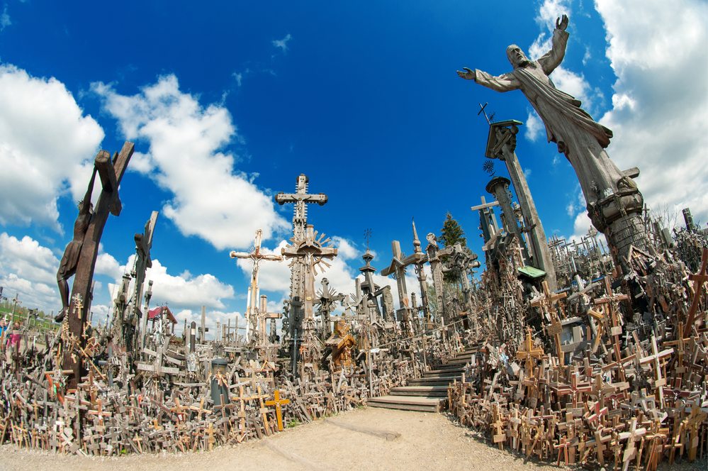 hill-of-crosses-lithuania