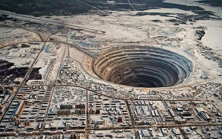 mirny-diamond-mine-easter-siberia-russia